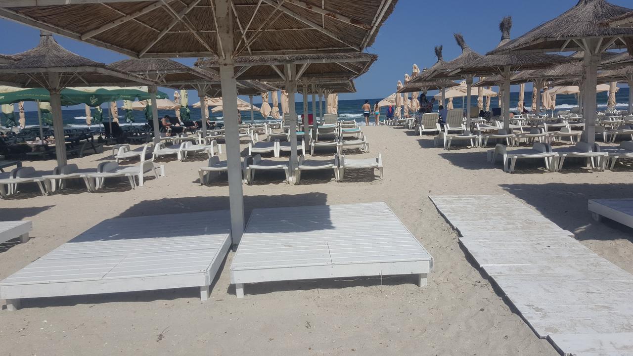 Coral Patrick Summerland * Mamaia